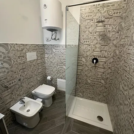Intero Con Vasca Idromassaggio E Solarium - Ciaculli