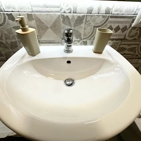Intero Con Vasca Idromassaggio E Solarium - Ciaculli 아파트